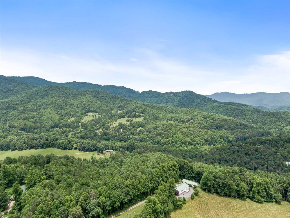 Majors Estate: 1610 Perth Rd, Clyde, NC 28721